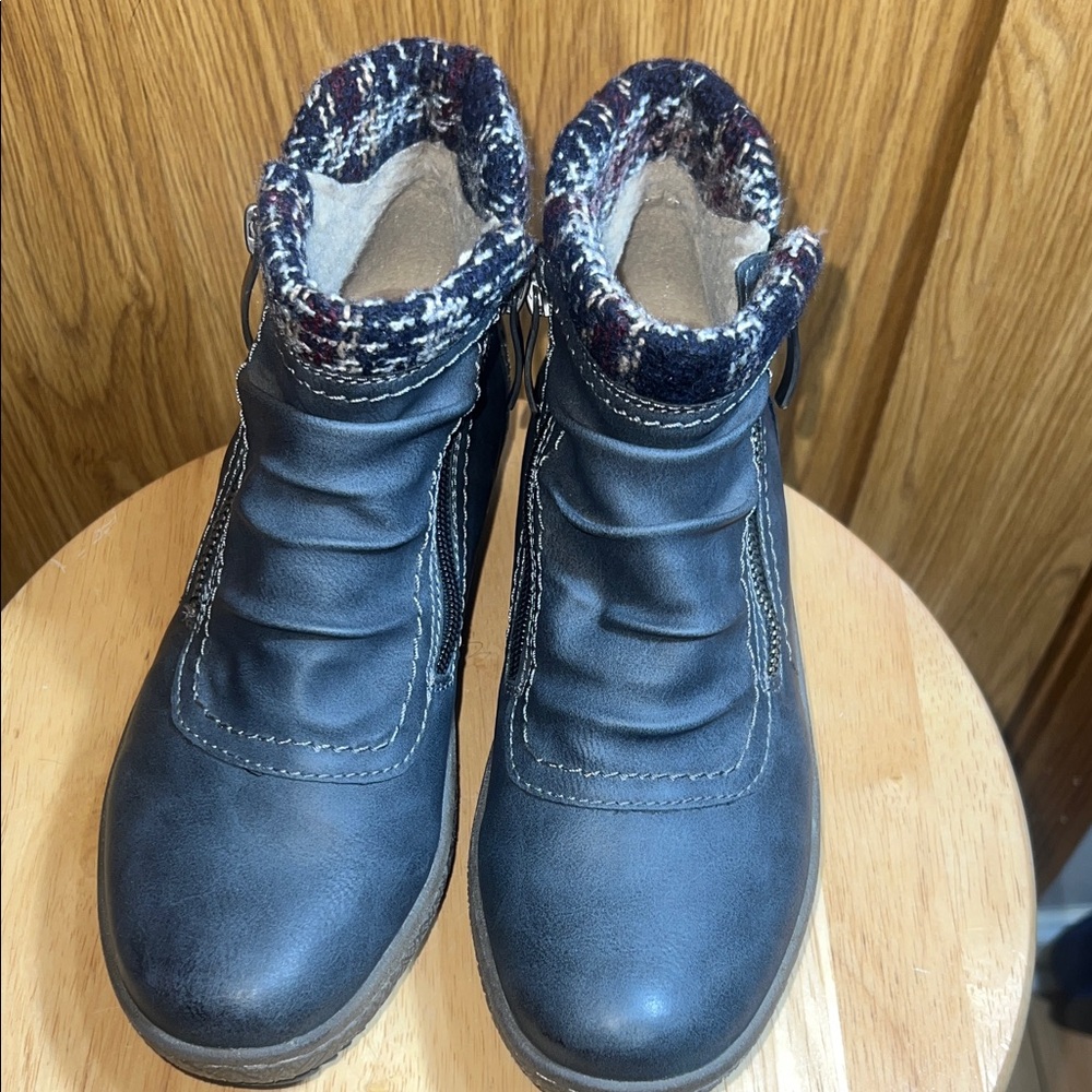 Spring Step Navy Leather Ankle Boots with Patterned Knit Cuff